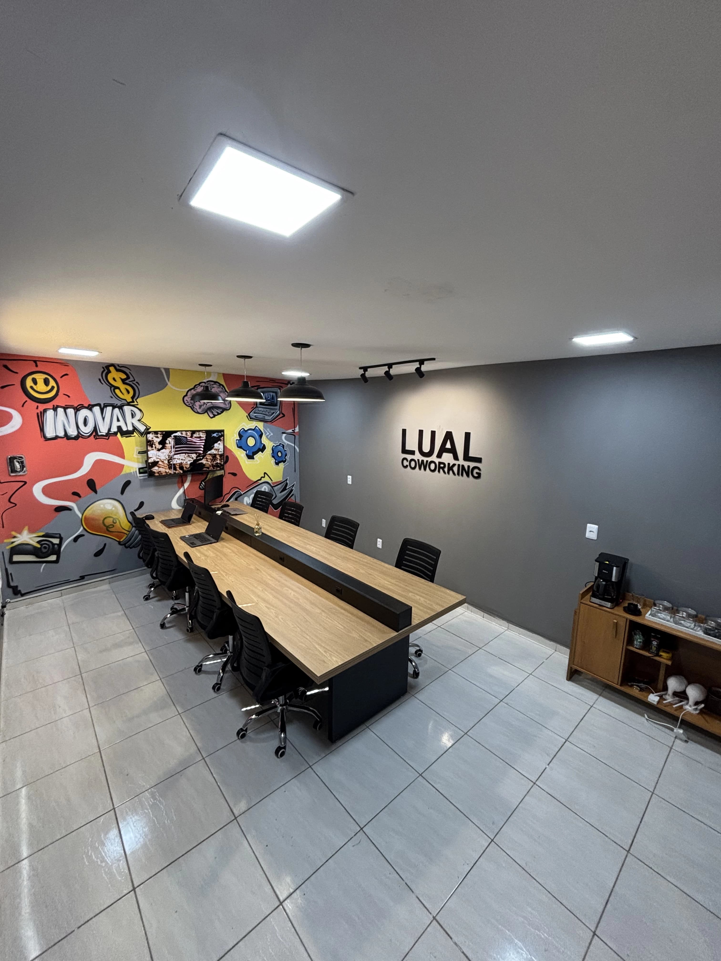 LUAL Coworking - Mesa diagonal